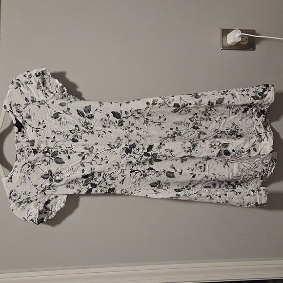 US Size 2 H & M Black And White Floral Print Short Sleeve Dress - Picture 1 of 12
